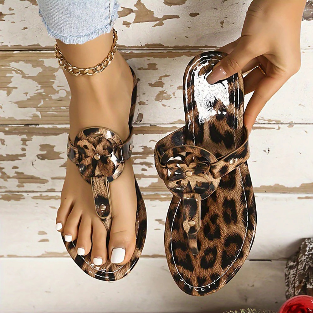 Plus Size Slippers Women Flat Beach Shoes Summer Leopard Print Casual Women Flip-Flops Sandals 241106