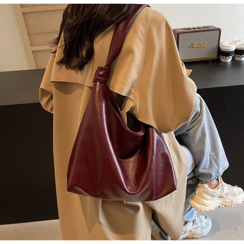 Wine Red Soft PU Womens Handbag Large Capacity Casual Shoulder Bag French Style Retro Underwear Bag 241107