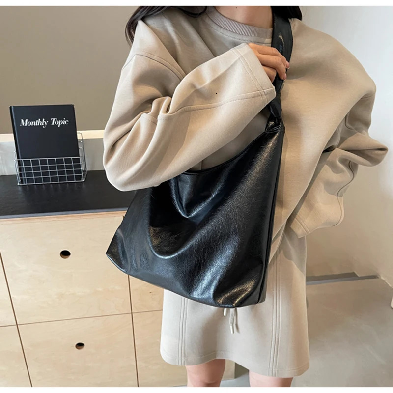 Wine Red Soft PU Womens Handbag Large Capacity Casual Shoulder Bag French Style Retro Underwear Bag 241107