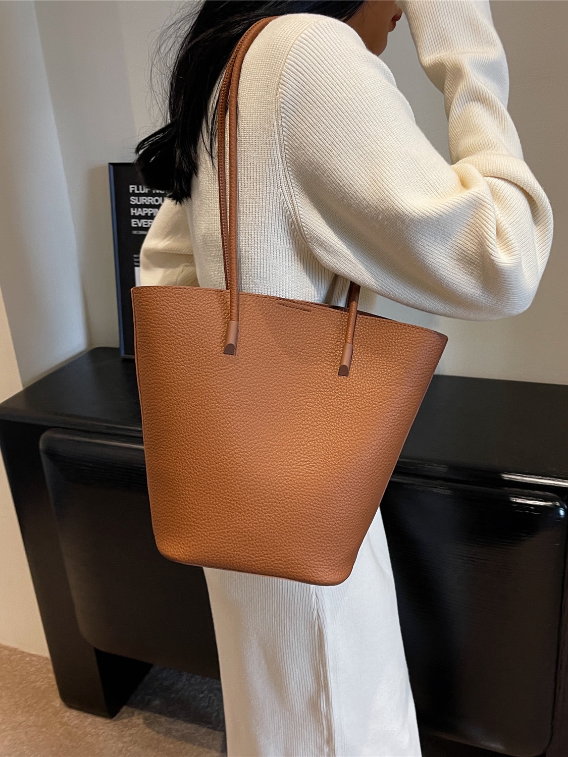 Senior Texture Handbag For Women 2024 New All-Match Single Shoulder Bucket Shopping Basket Commuter Tote Bag Fashion Pure Color