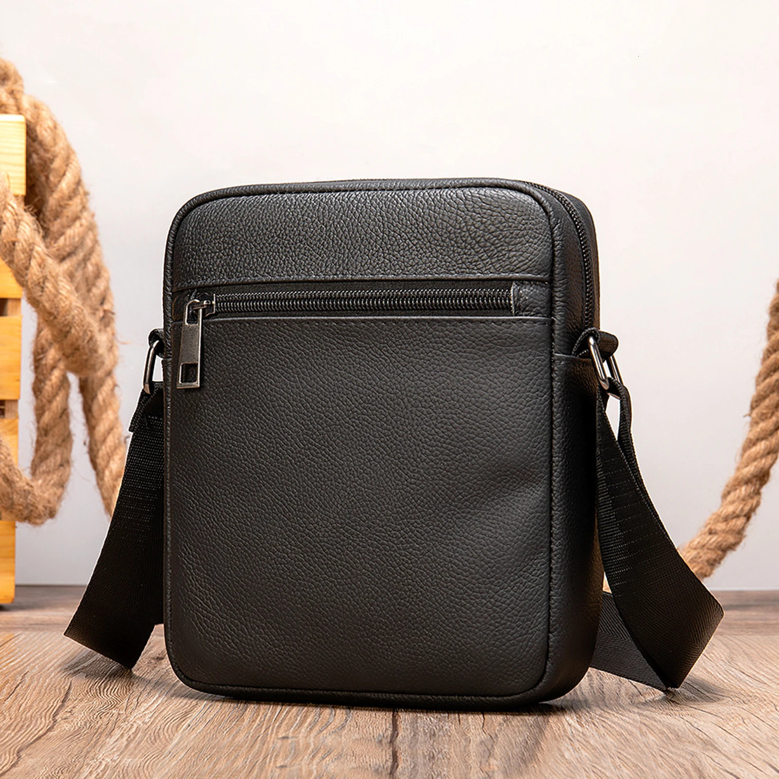 Casual Style shoulder bags for men ner y crossbody male leather messenger mini bag cowskin 241106
