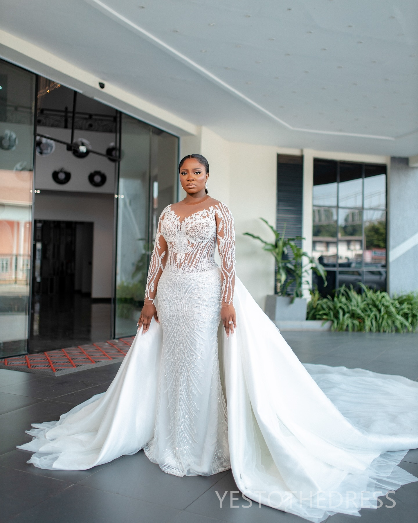 2024 African Plus Size Wedding Dresses For Bride Mermaid Bridal Gowns Detachable Train Sheer Neck Long Sleeves Illusion Beaded Lace Rhinestone Pearls 
