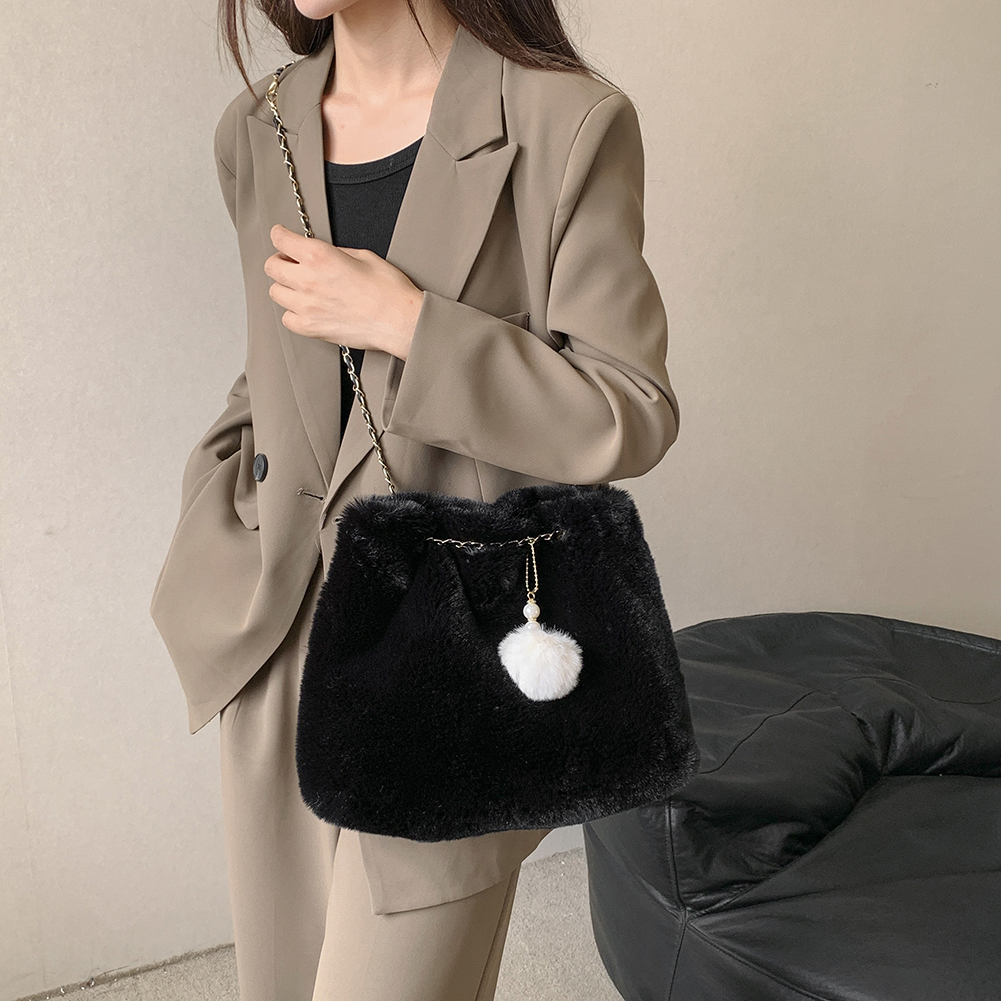 Winter Women's Bag Faux Fur Tote Bag Trendy Handbag Chain Shopping Bag Plush Shoulder Bag Fashion Fluffy Handle Clutch Bag 2023