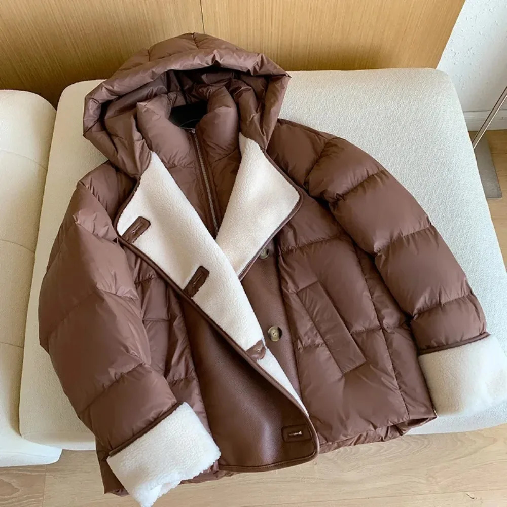 Winter Womens White Duck Down Jacket Loose Stand Collar Hooded Inflatable Jacket Womens Cashmere PU Leather Park Coat 241107