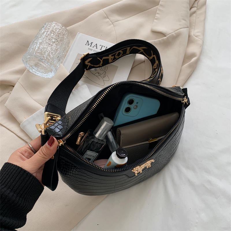 Thick Chain Women's Waist Bag Fanny Pack Fashion Shoulder Crossbody Chest Bags Female Belt Bag Crocodile Shoulder Bag