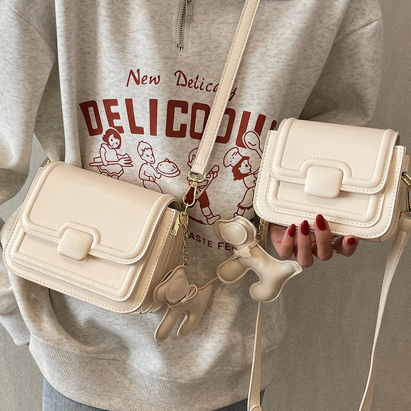 Female Flap Shoulder Bag Beige Pu Leather Elegant Women´s Wallets Crossbody Bags Aesthetic Kawaii Puppy Pendant Ladies Handbags