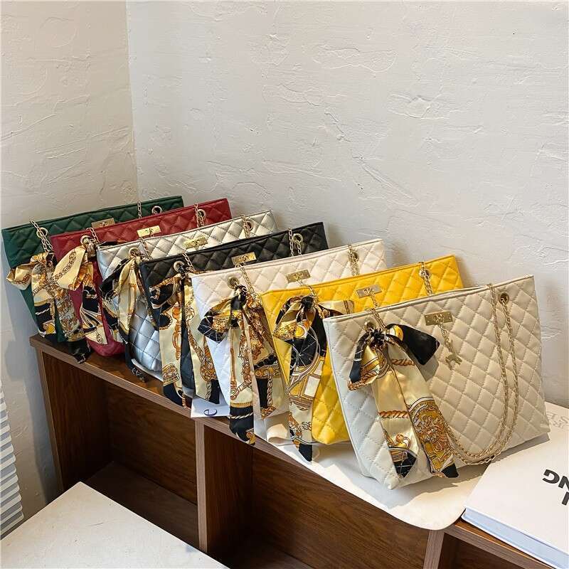 Women's 2021 New Korean One Shoulder Crossbody Casual Deer Lingge Underarm Bag Silk Scarf Messenger bag Fashion