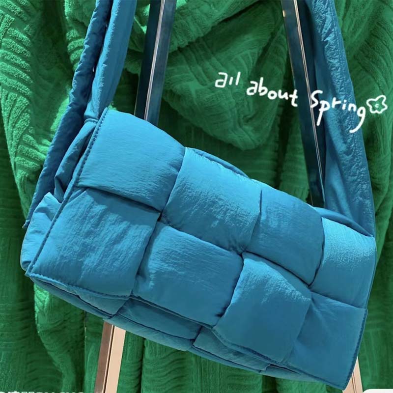 Womens Puffer Bag Quilted Bag Woven Cushion Bag Woven Padded Cassette-Style Handbag Winter Soft Lightweight Shoulder Bag