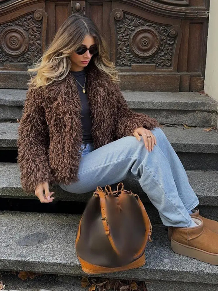 Fashionable brown womens short synthetic fur leather jacket elegant lapel long sleeved fluffy cardigan winter womens solid warm street jacket 241107
