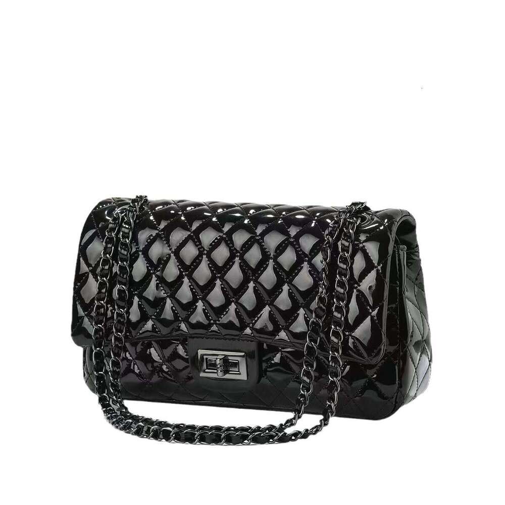 Taizhou women's new fashionable diamond grid chain small square bag, hand-held single shoulder crossbody bag style bags