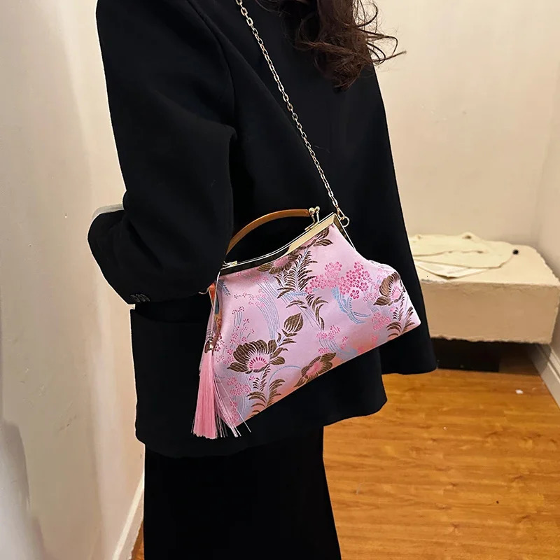 Womens retro lock shell clip flower fringe cross body bag er chain shoulder bag beige gold pink handbag and wallet 241107