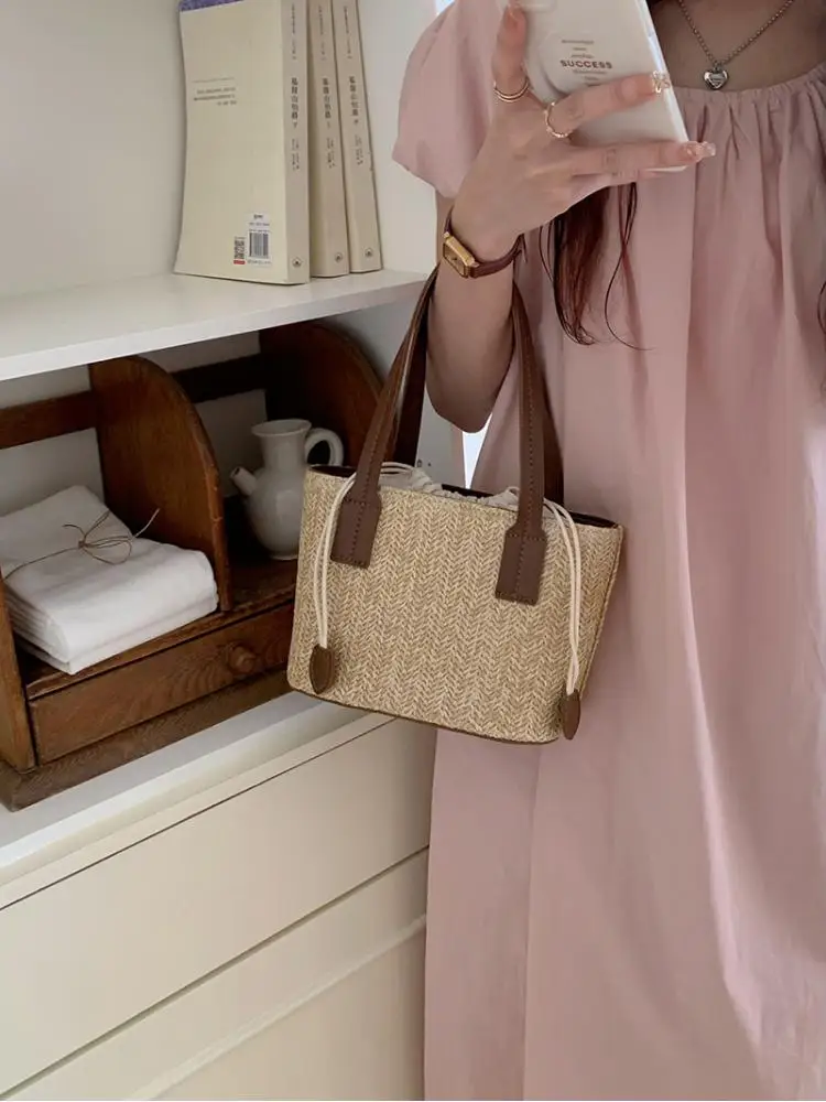 2023 Women's Leisure Grass Woven Handbag Drawstring Bucket One Shoulder Crossbody Bag Women's Travel Bohemian Vacation Beach Bag