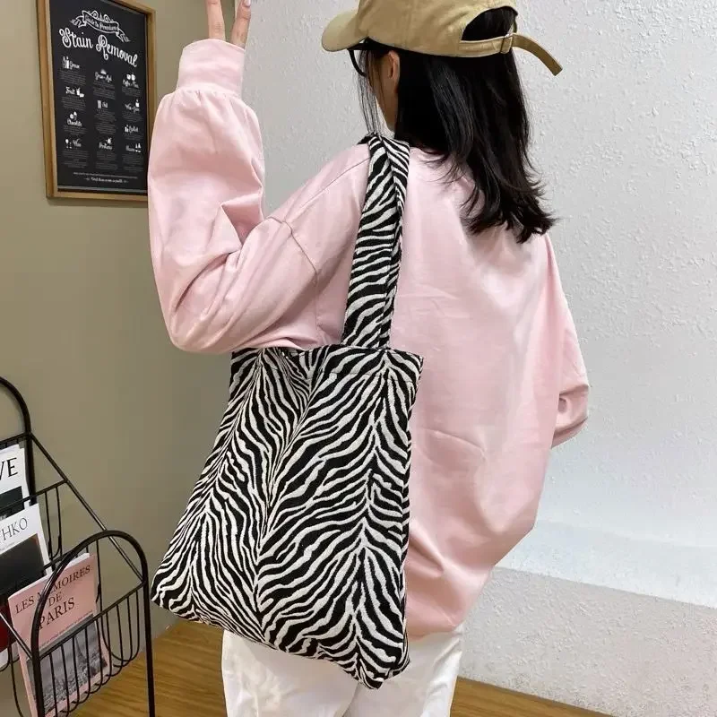 Vintage Women Shoulder Bag Creative Zebra Stripes Canvas Tote Handbags Large Capacity Underarm Bag Female Travel Shopping Bags