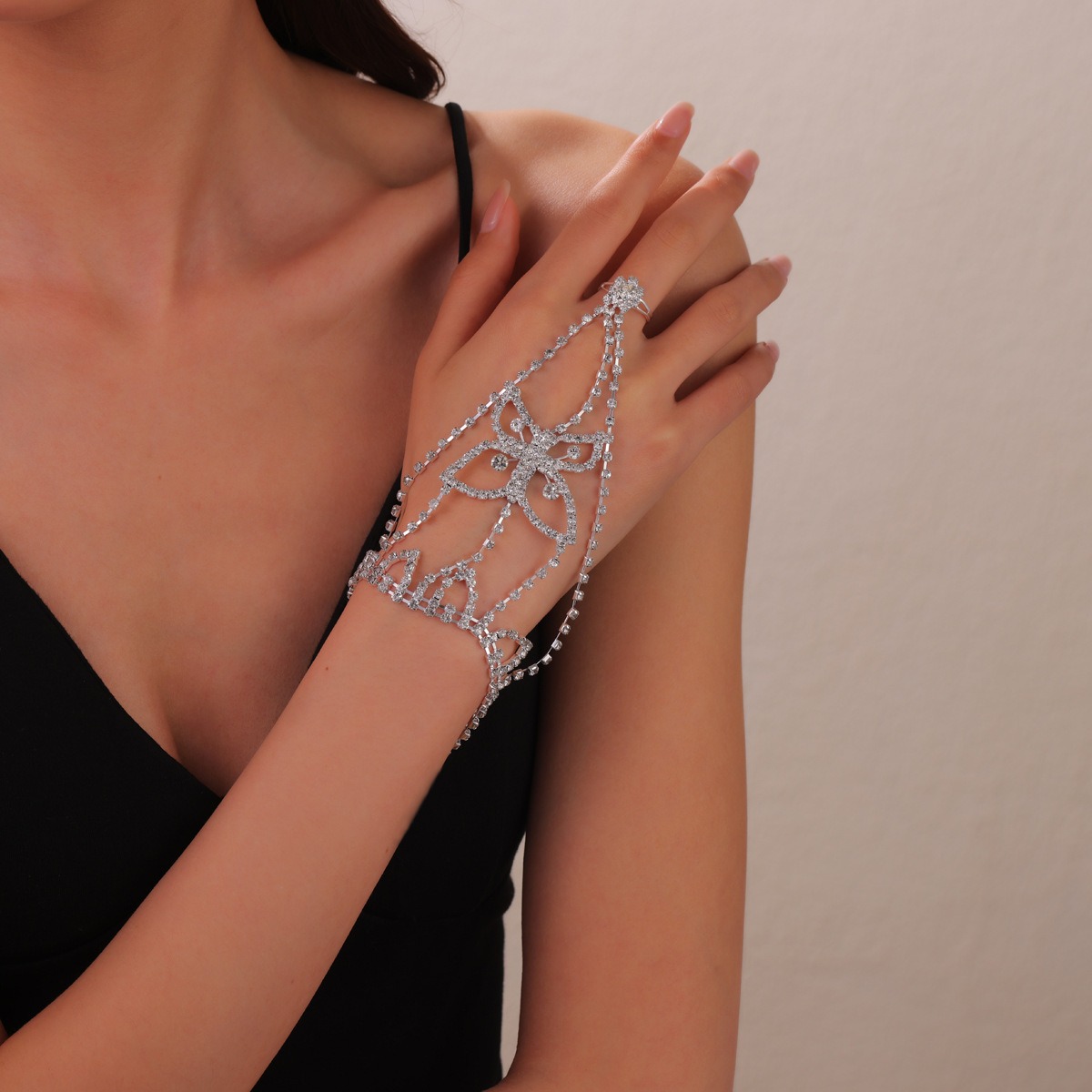 European and American Super Flash Fashion Full Diamond Butterfly Hand Back Chain Women's Ring Personalized Inlaid Diamond Premium Bracelet Jewelr