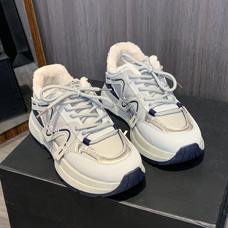 Women's New Korean Version Velvet Sports Thick Soled Warm Casual Shoes.