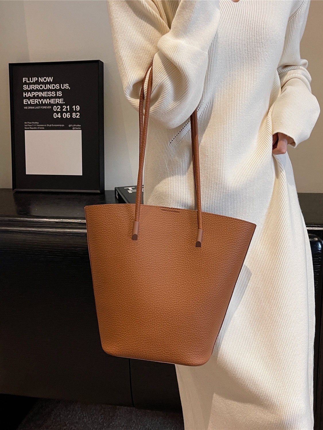 Senior Texture Handbag For Women 2024 New All-Match Single Shoulder Bucket Shopping Basket Commuter Tote Bag Fashion Pure Color