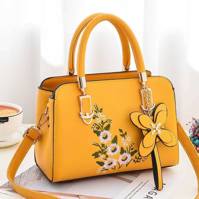 Flower Chinese style handbags, high-quality shoulder bags, generous and dignified, hot selling women's bags
