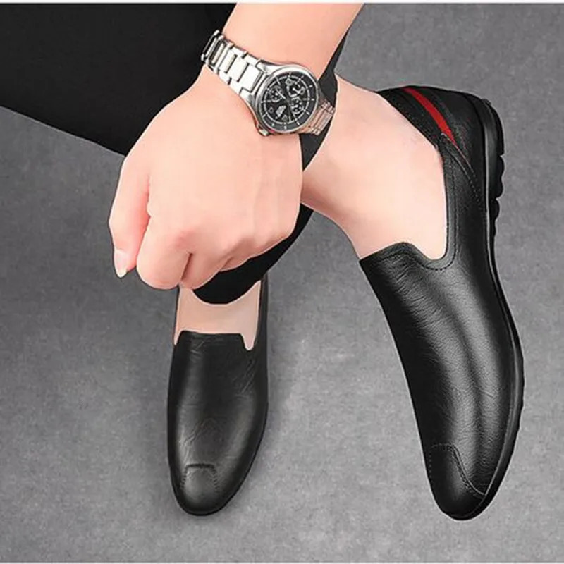 Mens soft driving shoes genuine Pu leather shoes mens sports shoes mens sports shoes adult handmade sliding on flat bottomed boat shoes 241106