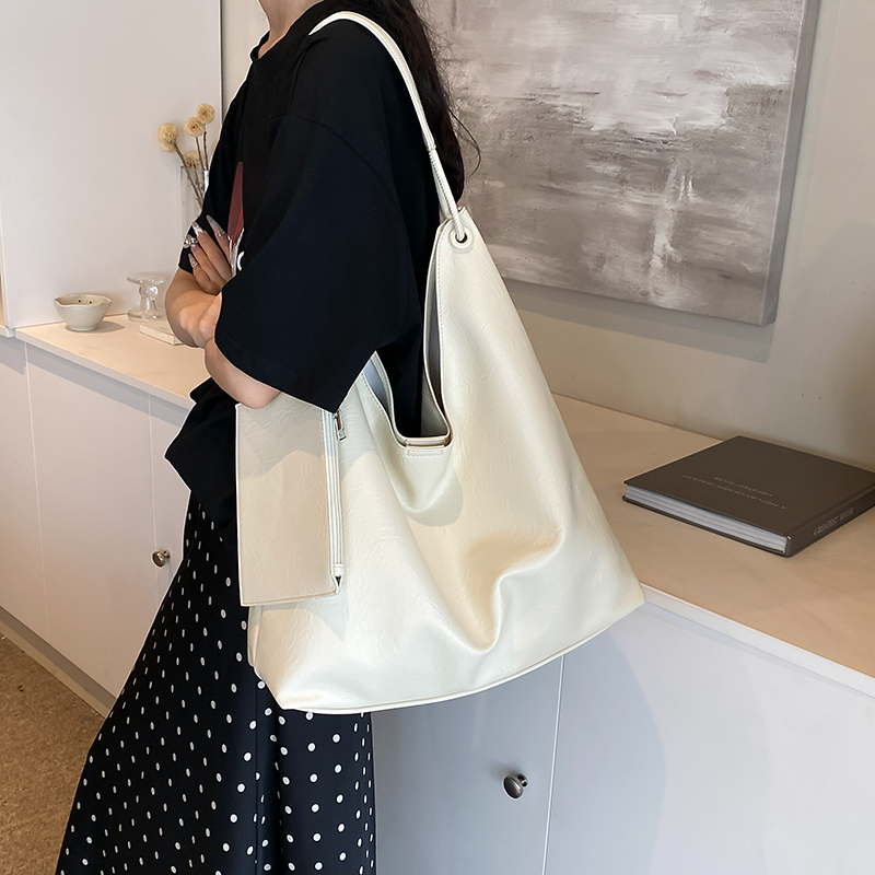 LEFTSIDE Design Big Simple Crossbody Bags for Women 2024 Fashion Female Underarm Bag Lady Shoulder Bag Handbags and Purses