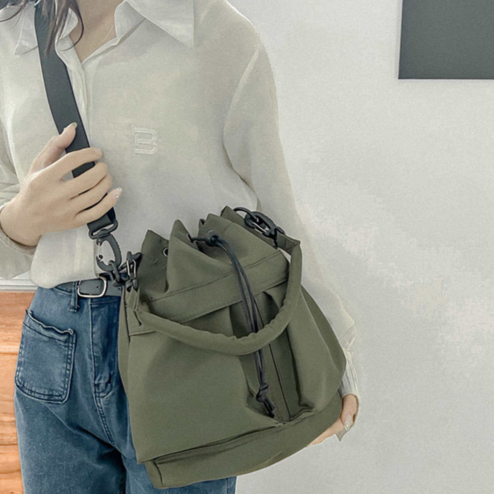 Fashion Women Handbags Waterproof Nylon Shoulder Bags Large Capacity Crossbody Bags for Women Portable Drawstring Bucket Bag