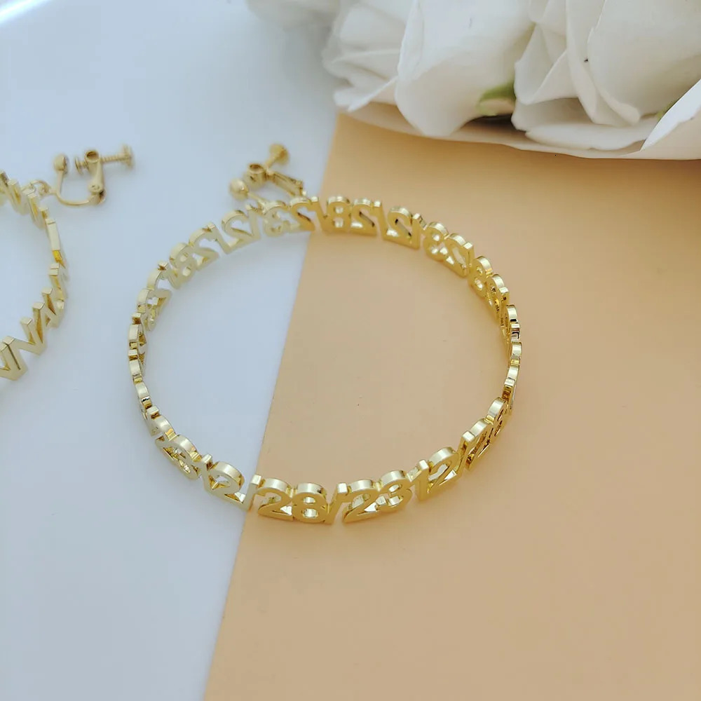 Stainless steel custom letter round earrings personalized womens round ear clip earrings without ear holes fashion jewelry 241106