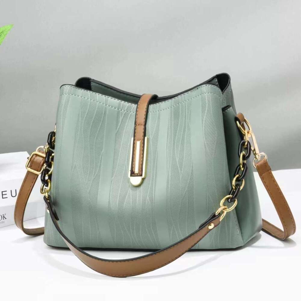 2024 New Versatile Crossbody Single Shoulder Popular on the Internet Large Capacity Bucket Small Women's Bag Bags