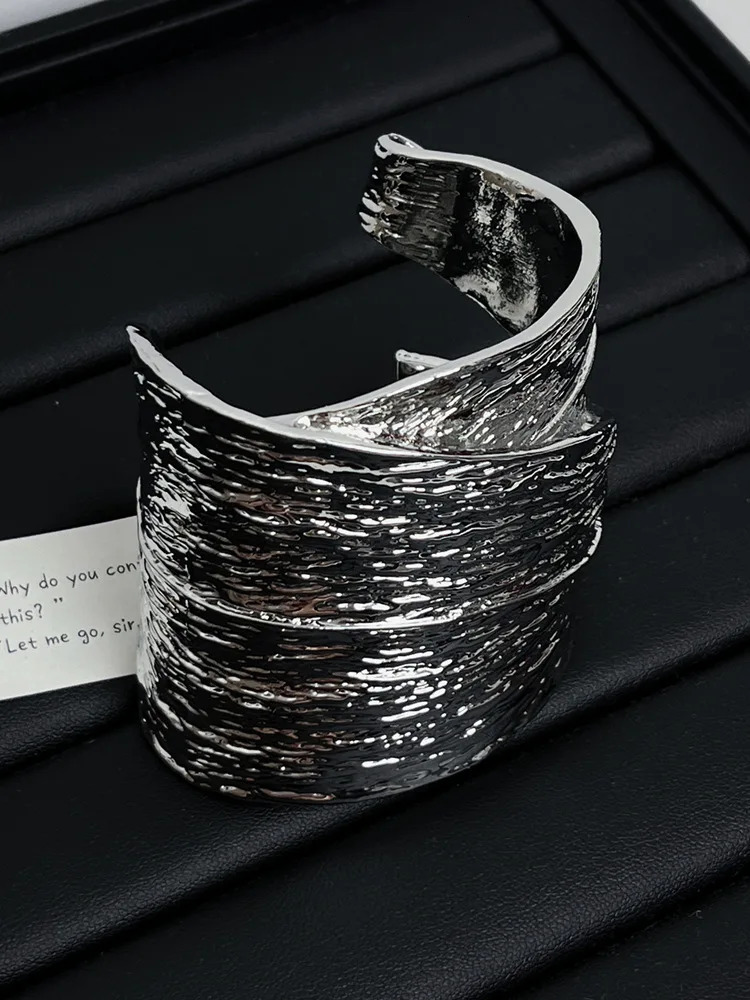 Vintage irregular metal texture wide opening bracelet suitable for women gold-plated exposed block shaped adjustable jewelry 241107