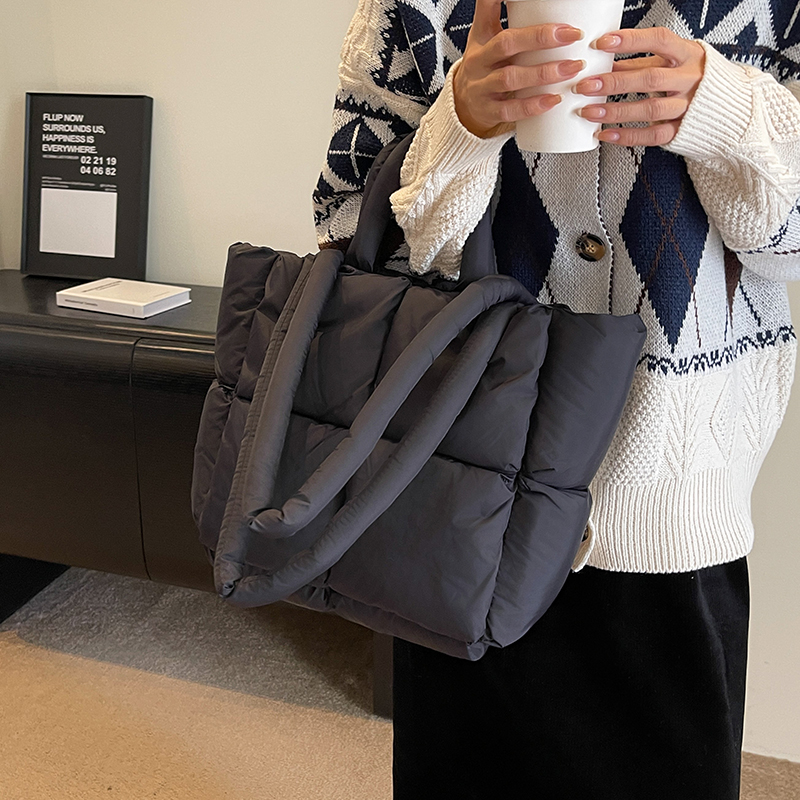 Cloth Padded Shoulder Bag for Women 2023 Winter Fashion Designer Soft Trends Handbags Women's Tote Bag and Purses