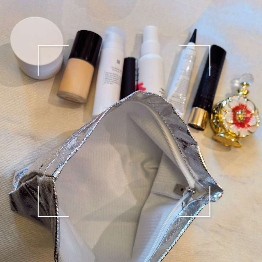 Shining Large Capacity Bag - Portable Fashion Canvas Makeup Storage Bag, Suitable for Travel, toiletries and accessories .
