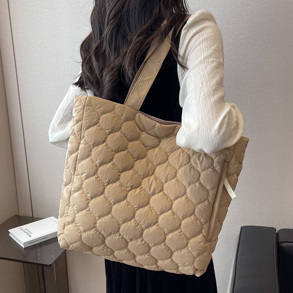 Quilted Women Handbags Large Capacity Winter Shoulder Bag Fashion Cloud Cotton Padded Elegant Ruched Tote Bag Soft for Vacation