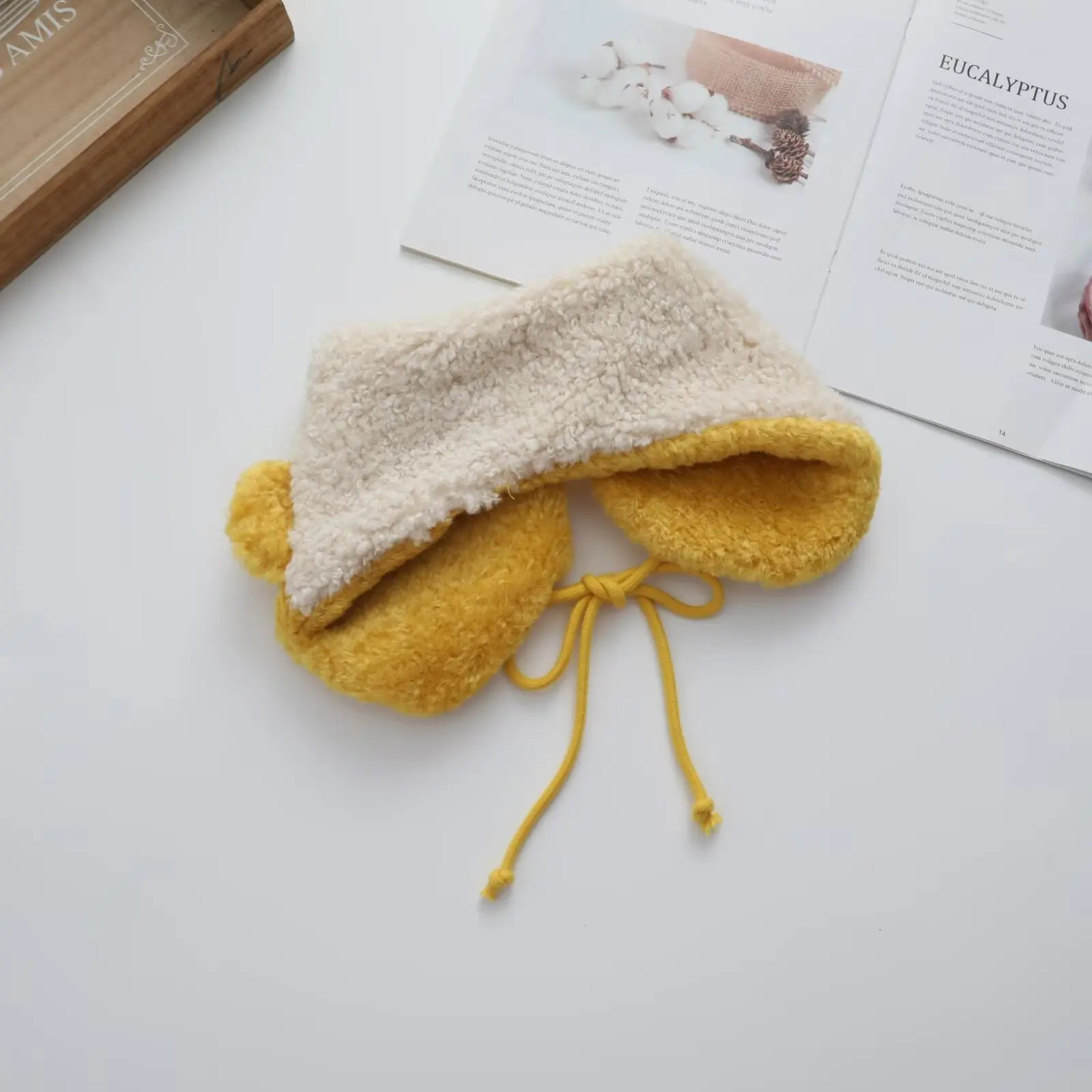 Autumn and winter cold proof and warm womens earmuffs cartoon embroidery yellow beige soft joint no pressure and warm earmuffs 241107