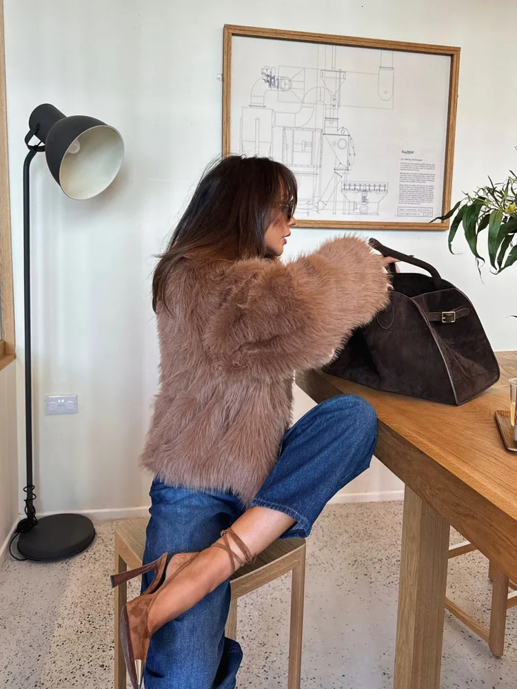 RR2887 Retro Short Faux Fur Bomber Jacket Womens Zipper Closed Fake Fox Fur Winter Coat Womens Faux Raccoon Fur Leather Jacket 241107