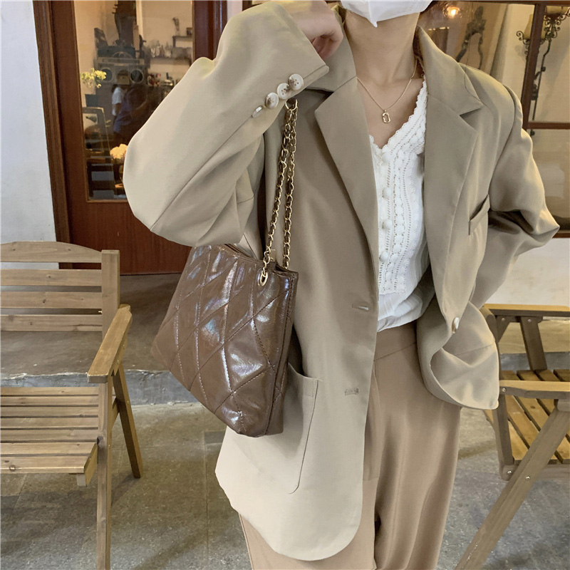 2024 Niche Large Capacity Tote Bag Chic Chain Single Shoulder Underarm Commuting Pack Women's Shopping Travel Crossbody Handbags