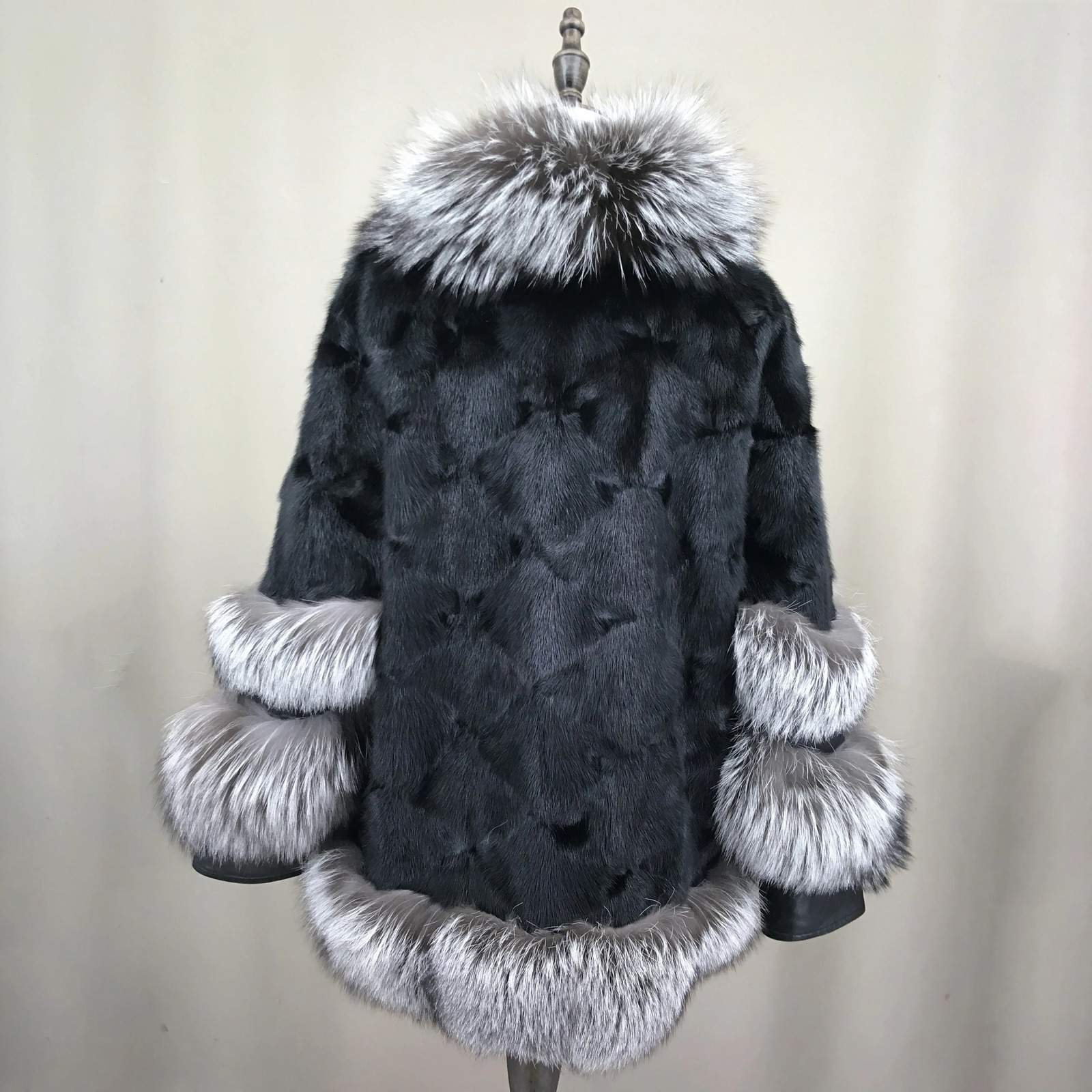 Natural mink coat with silver fox collar suitable for women front cuffs elegant fur beautiful and fashionable style autumn and winter 241107