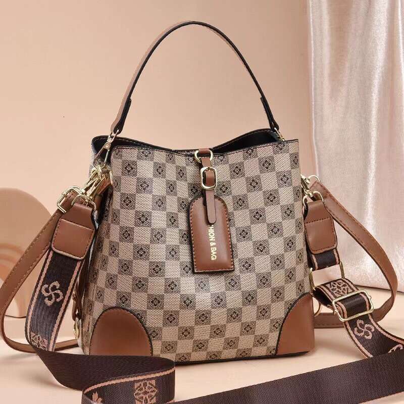Hot selg new exquisite women's bagpu plaid bucket large capacity single shoulder New crossbody bag ladiesbags