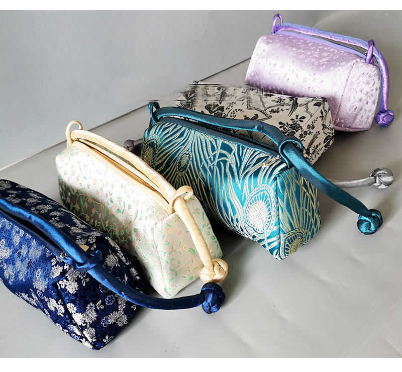 Fashion Luxury Chinese Style Silk Bag Women Handbag Japanese Hand Embroidery Totes Cheongsam Female Cosplay Bags Clutch