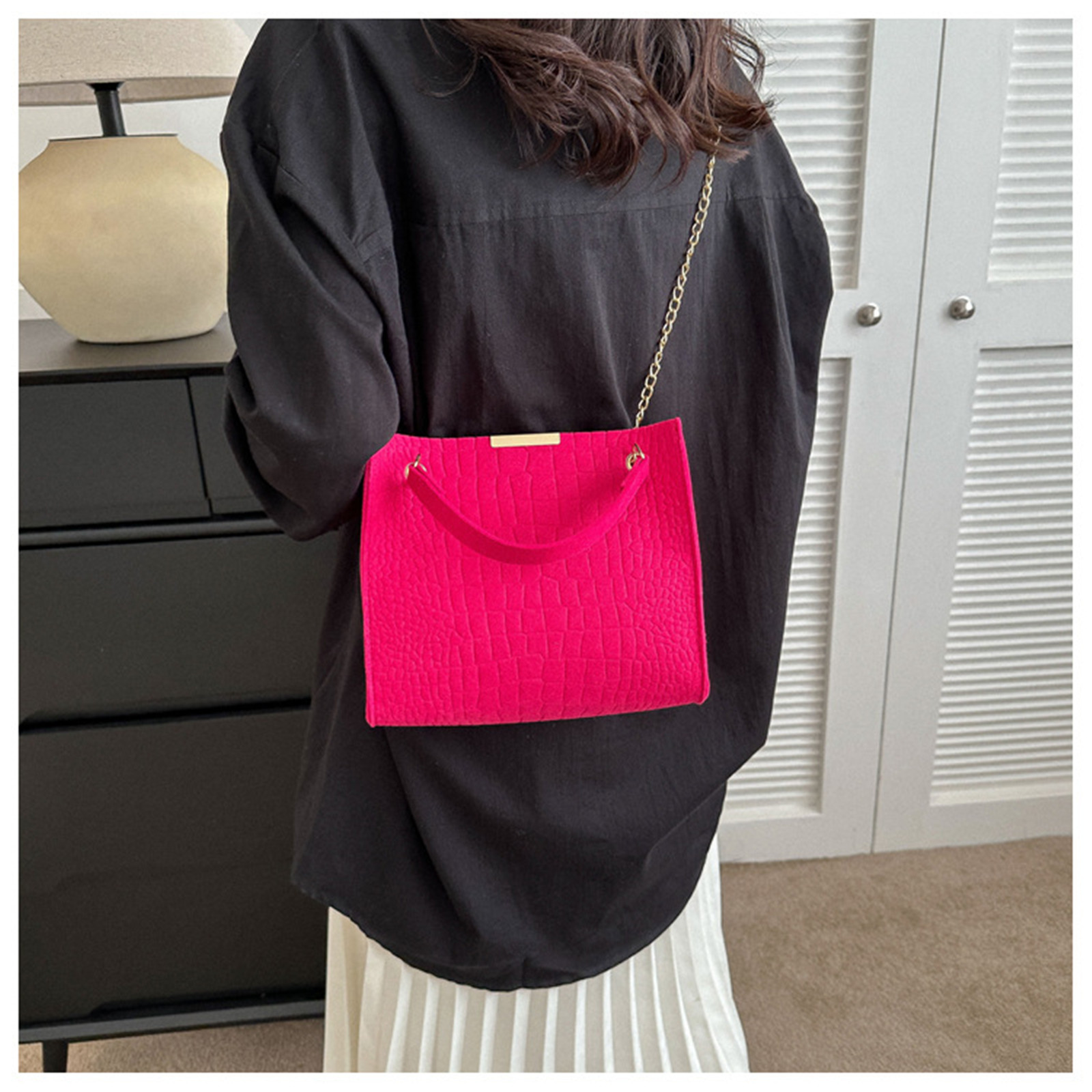 Chic Chain Handbag Versatile Crossbody Tote Trendy Chain Shoulder Bag Fashionable Tote Bag Chain Crossbody Casual Shoulder Bag