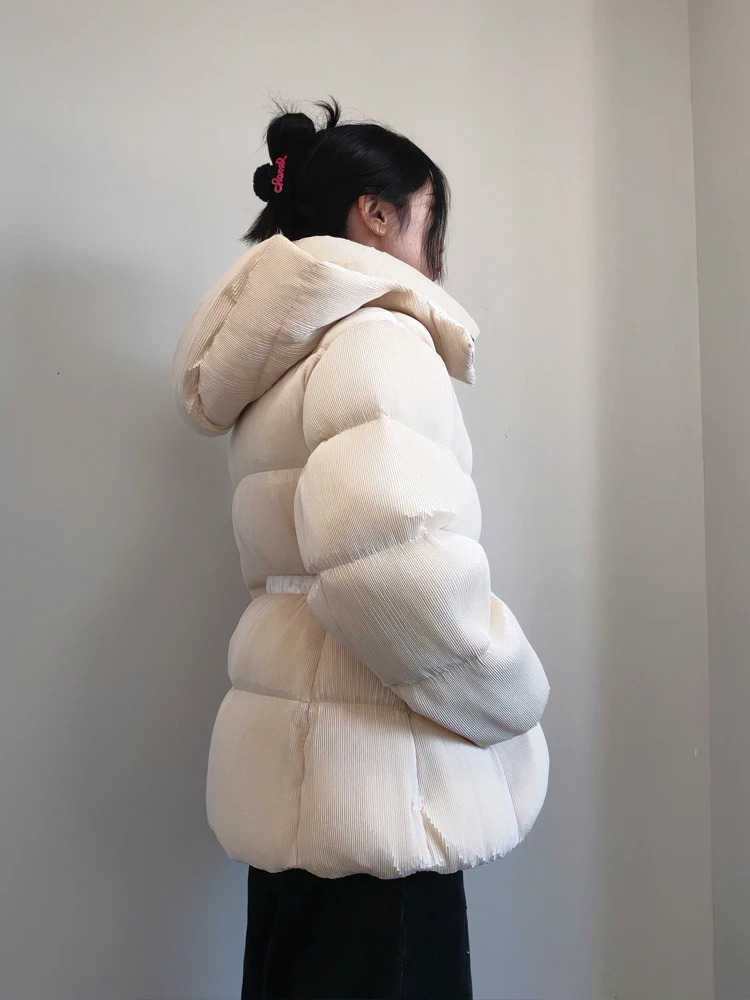 womens pleated down jacket with belt winter warm thick hooded cushioned jacket beige brown fashionable jacket INKEO DJ087 241107