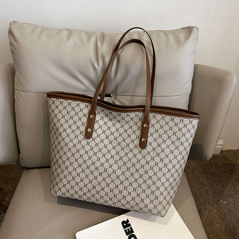 Simple and stylish for women's 2023 winter new trendy tote bag, commuting large capacity portable shoulder bag