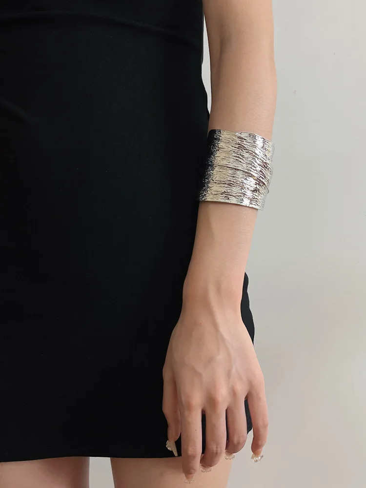 Vintage irregular metal texture wide opening bracelet suitable for women gold-plated exposed block shaped adjustable jewelry 241107