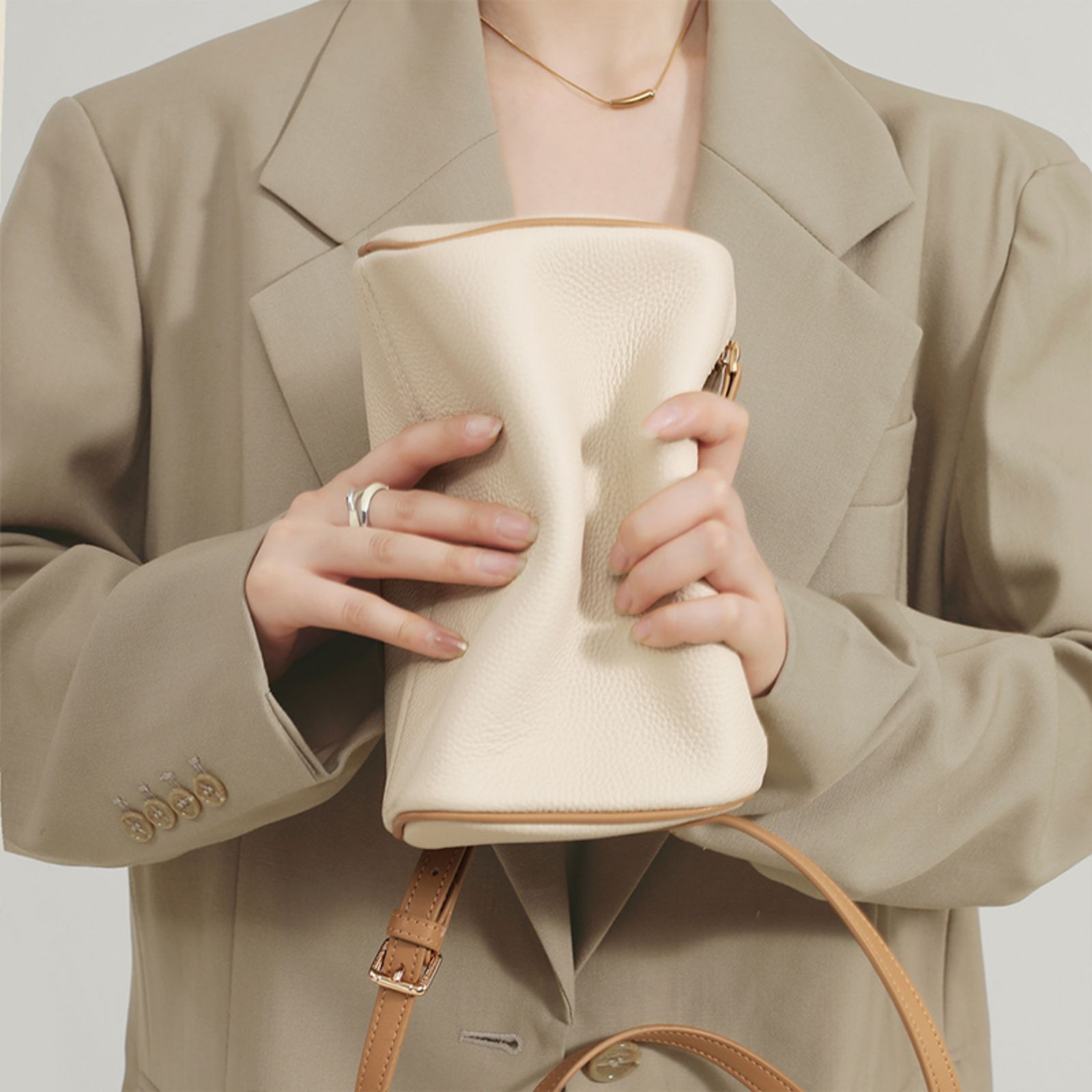 ITAMOOD Genuine Leather Clash Fashion Single Price Bag, Simple Elegant Crossbody Bag, Original Luxury Boston Bag
