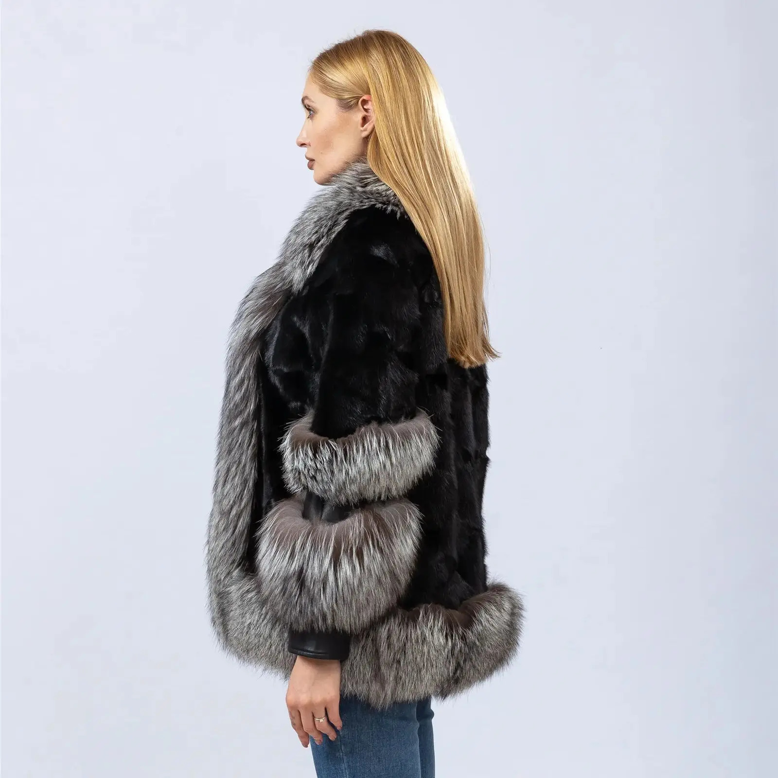 Natural mink coat with silver fox collar suitable for women front cuffs elegant fur beautiful and fashionable style autumn and winter 241107