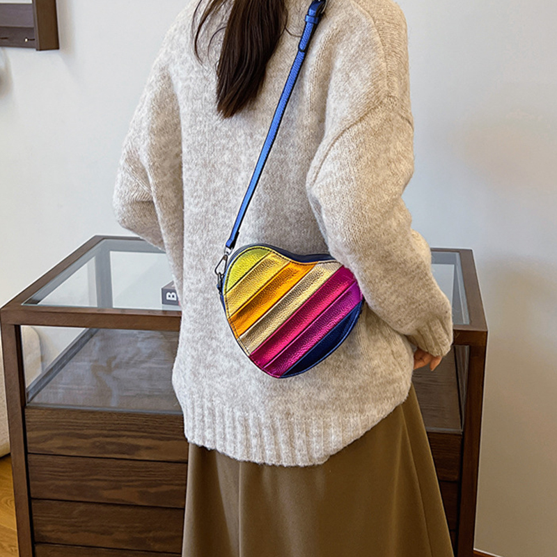 Cute heart contrast color bag for women 2024 new fashion trendy chain crossbody bag personalized shoulder bag Color design Bag