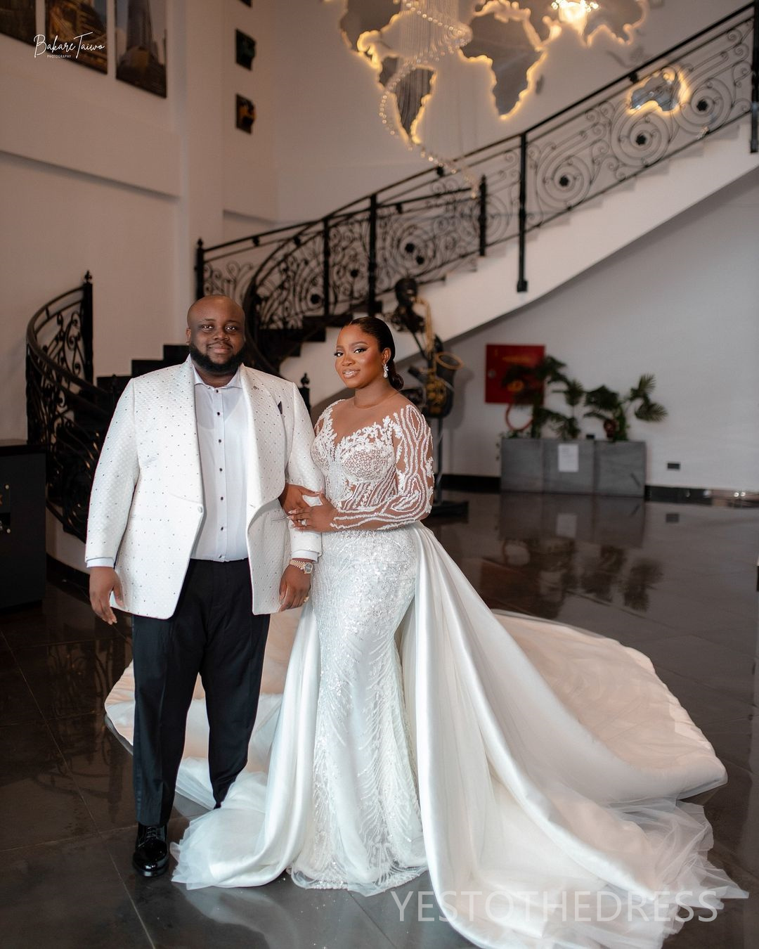 2024 African Plus Size Wedding Dresses For Bride Mermaid Bridal Gowns Detachable Train Sheer Neck Long Sleeves Illusion Beaded Lace Rhinestone Pearls 