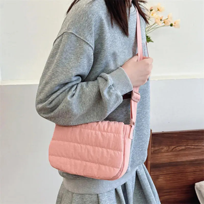 Fashion Underarm Bags Puffy Handbags Tote Women Girls Shoulder Lightweight Down Cotton Padded Plaid Messenger 241106