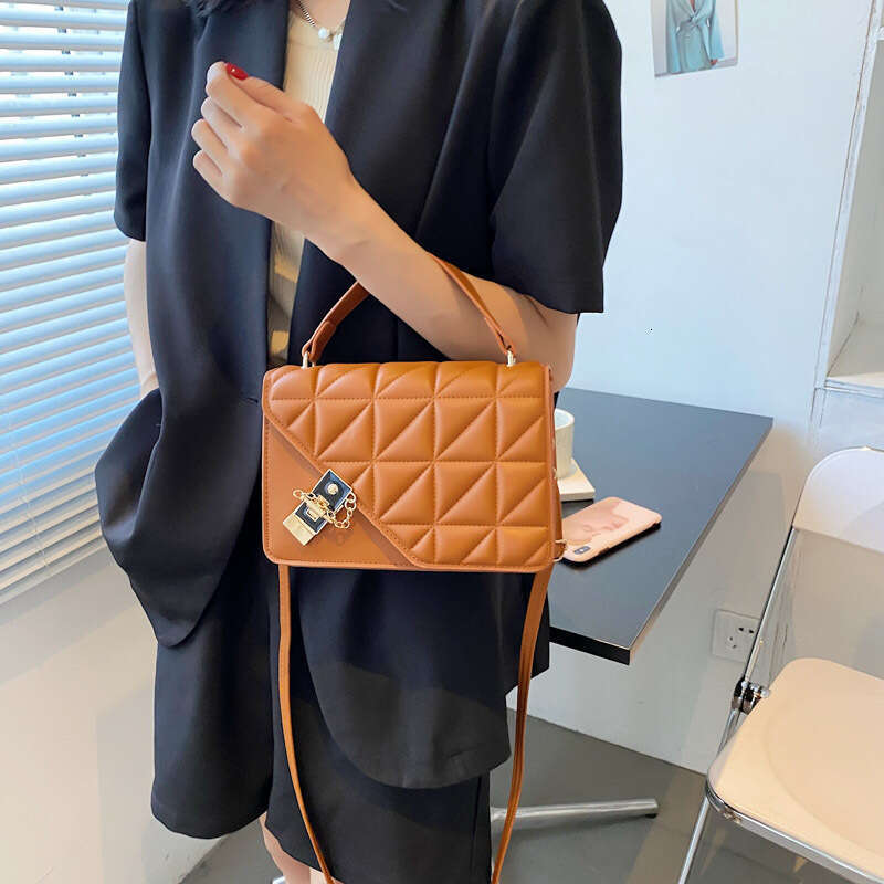 Solid color small bag 2024 autumn fashion embossed crossbody bag, stylish diamond grid simple handbag for women