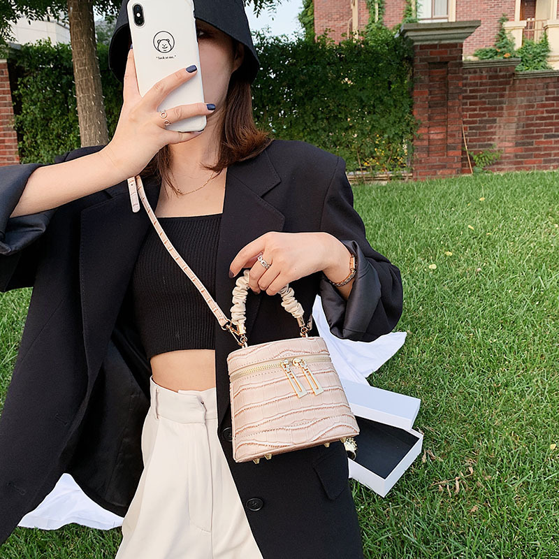 2020 Fashion design front zipper crossbody handbags crocodile pattern pu leather purse wrinkle handle bucket mini shoulder bag