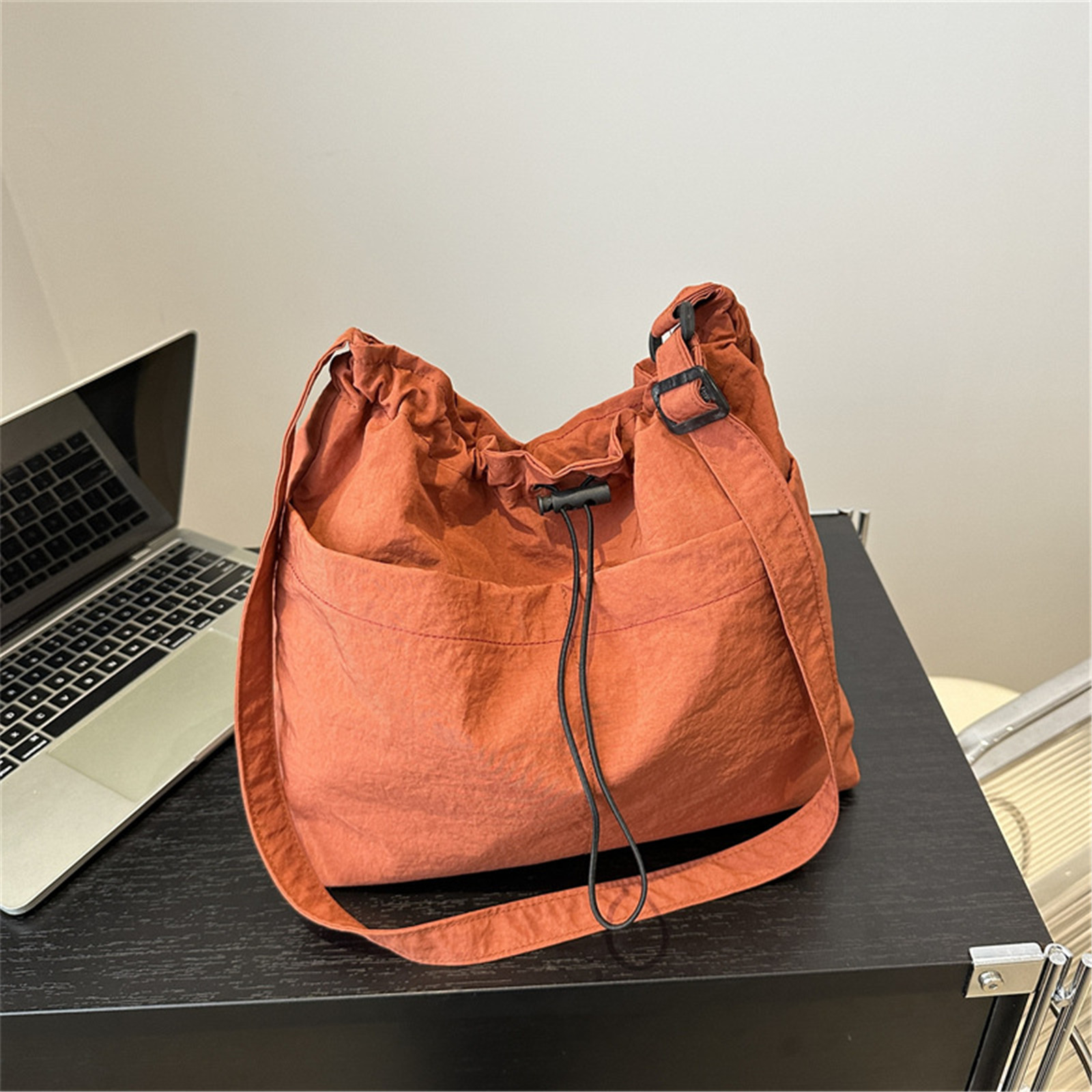Large Capacity Versatile Shoulder Bag for Women's Summer Lightweight Nylon Shoulder Crossbody Bag New Minimalist Tote Handbag