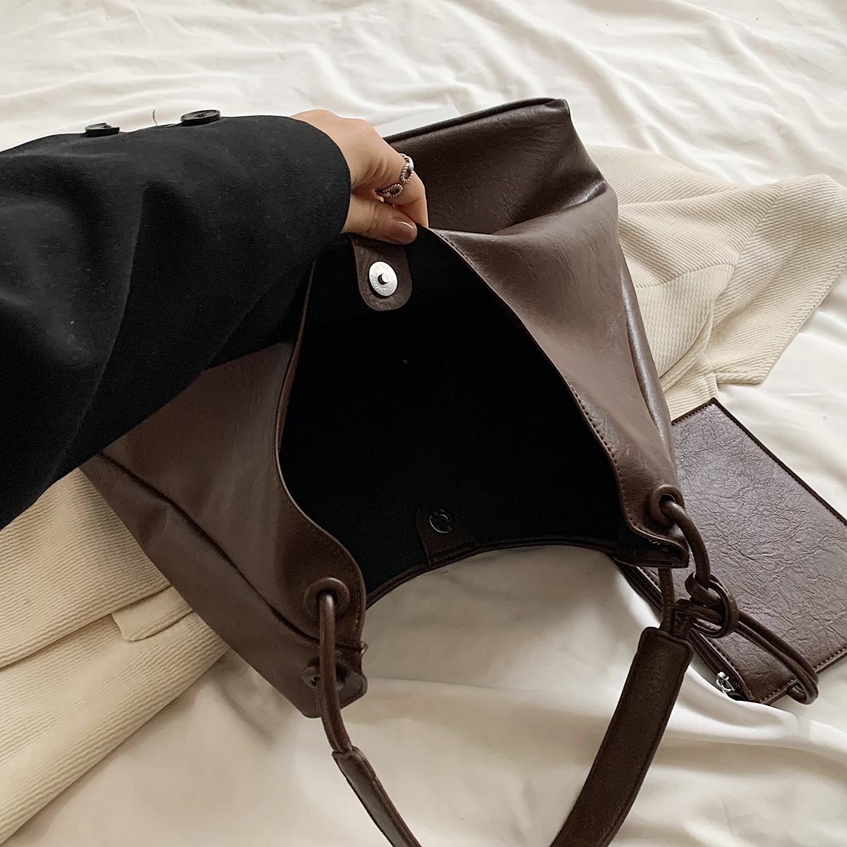 LEFTSIDE Design Big Simple Crossbody Bags for Women 2024 Fashion Female Underarm Bag Lady Shoulder Bag Handbags and Purses