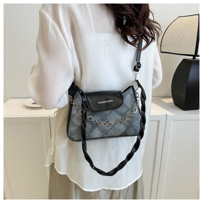 New Simple Crossbody Bag Trendy Ladies Handbag Niche Korean Underarm Shoulder Bag PU Material With Chain Decoration